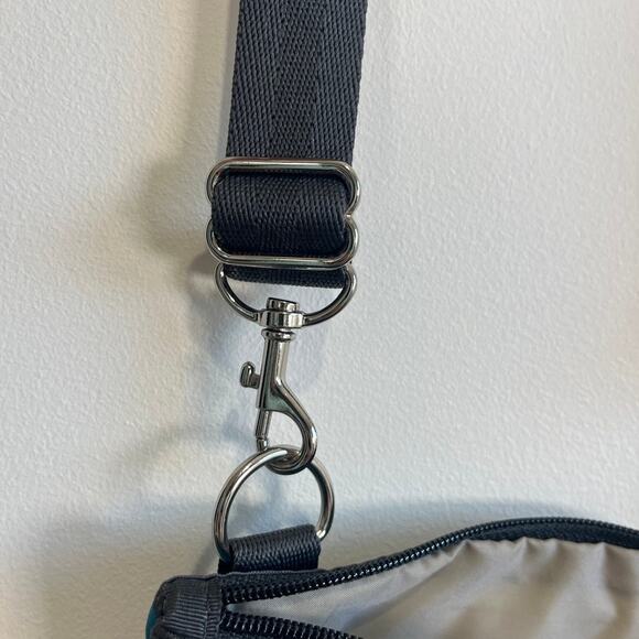 LeSportsac Kasey Crossbody Bag Multicolor 3 Zip Travel Purse Adjustable Strap - Picture 9 of 12